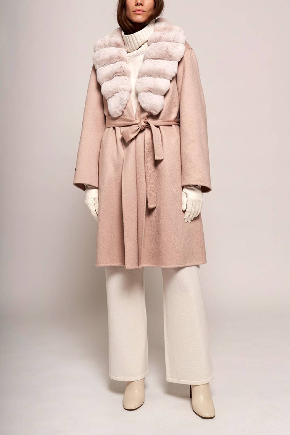 Manzoni 24 Cappotto in cashmere con collo chinchilla Manzoni 24 Cappotto in cashmere con collo chinchilla