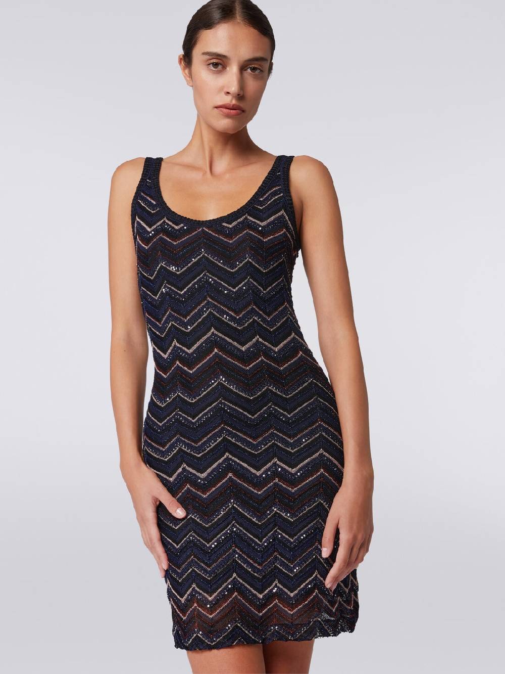 Missoni Mini-abito senza maniche in misto viscosa zig zag con paillettes In Vendita