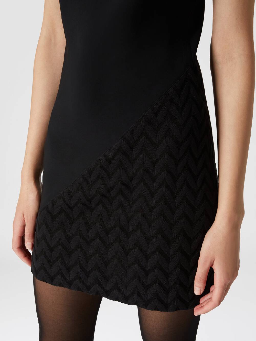 Missoni Mini-abito senza maniche in viscosa con dettaglio chevron In Saldo