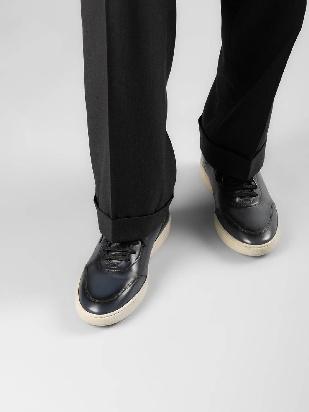 Officine Creative KRIS LUX 001 Sneakers in Pelle Blu In Vendita
