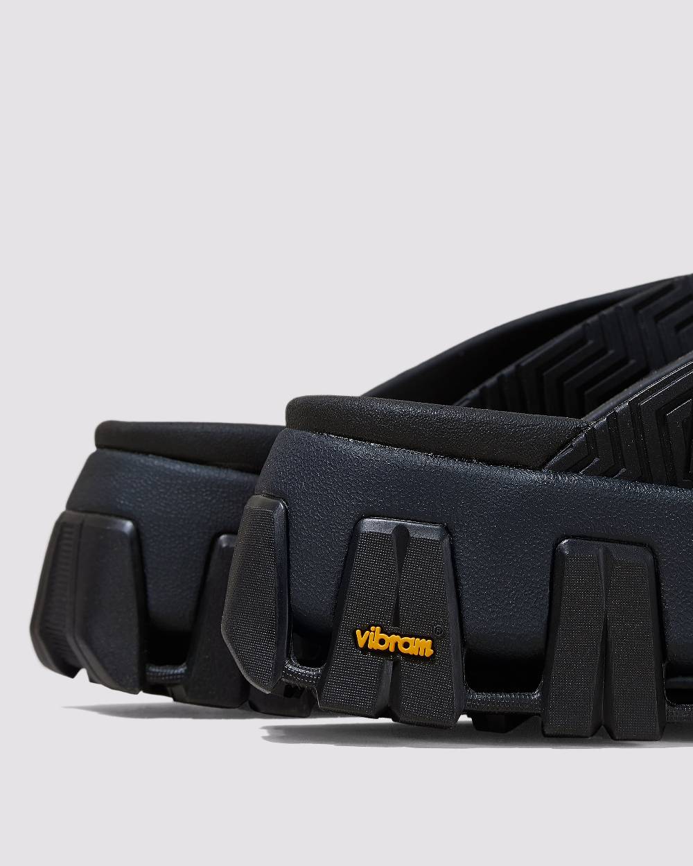 P448 Bondi Tux/Black Promozione