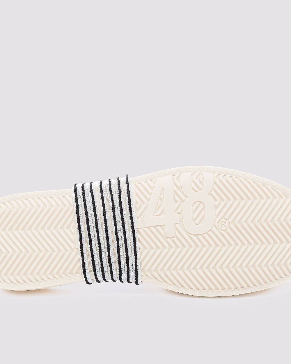 P448 Shoelaces Striped Presa