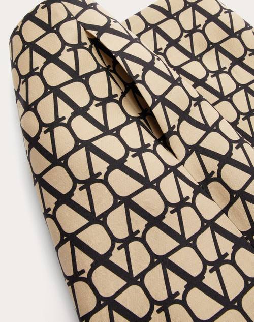 Red Valentino SHORTS IN CREPE COUTURE TOILE ICONOGRAPHE Fino al 65% di sconto