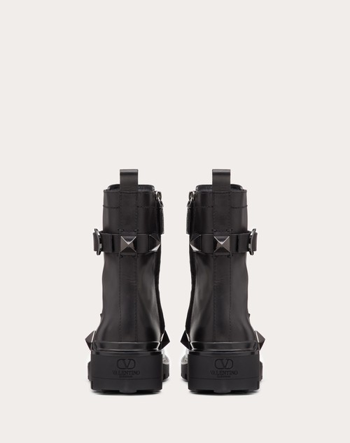 Red Valentino COMBAT BOOT ROMAN STUD IN VITELLO E BORCHIE IN TONO 40MM Comprane uno, ottenene uno gratis