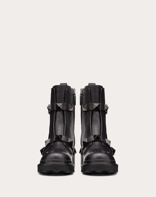 Red Valentino COMBAT BOOT ROMAN STUD IN VITELLO E BORCHIE IN TONO 40MM Comprane uno, ottenene uno gratis
