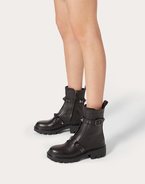 Red Valentino COMBAT BOOT ROMAN STUD IN VITELLO E BORCHIE IN TONO 40MM Comprane uno, ottenene uno gratis