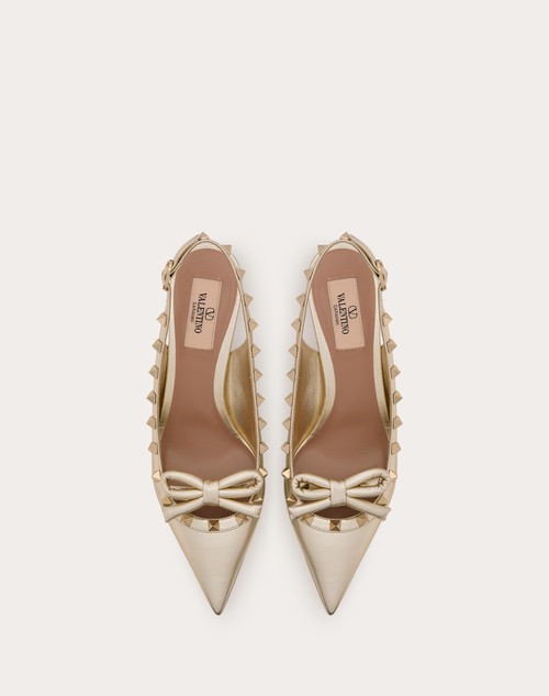 Red Valentino DÉCOLLETÉ SLINGBACK ROCKSTUD BOW IN NAPPA LAMINATA E BORCHIE IN TONO 60MM Limitato a 3 giorni