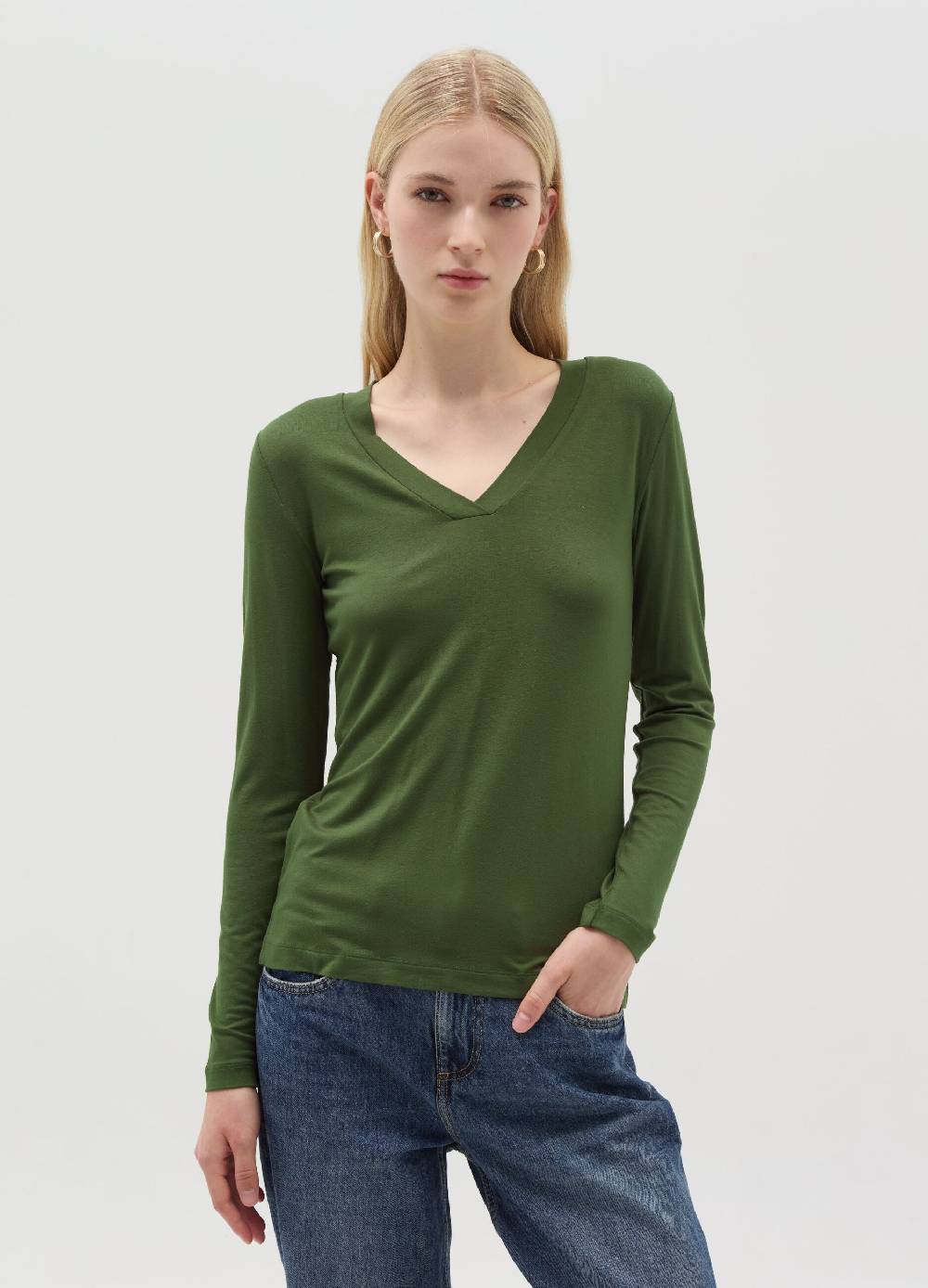 OVS T-shirt in viscosa stretch con scollo a V Nuova