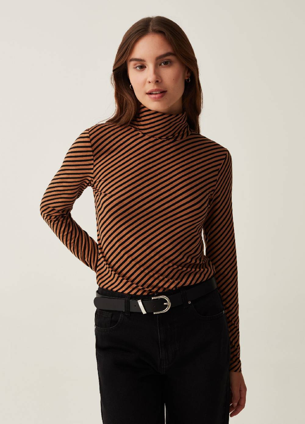 OVS T-shirt a collo alto stampa a righe oblique Saldi Di Fabbrica