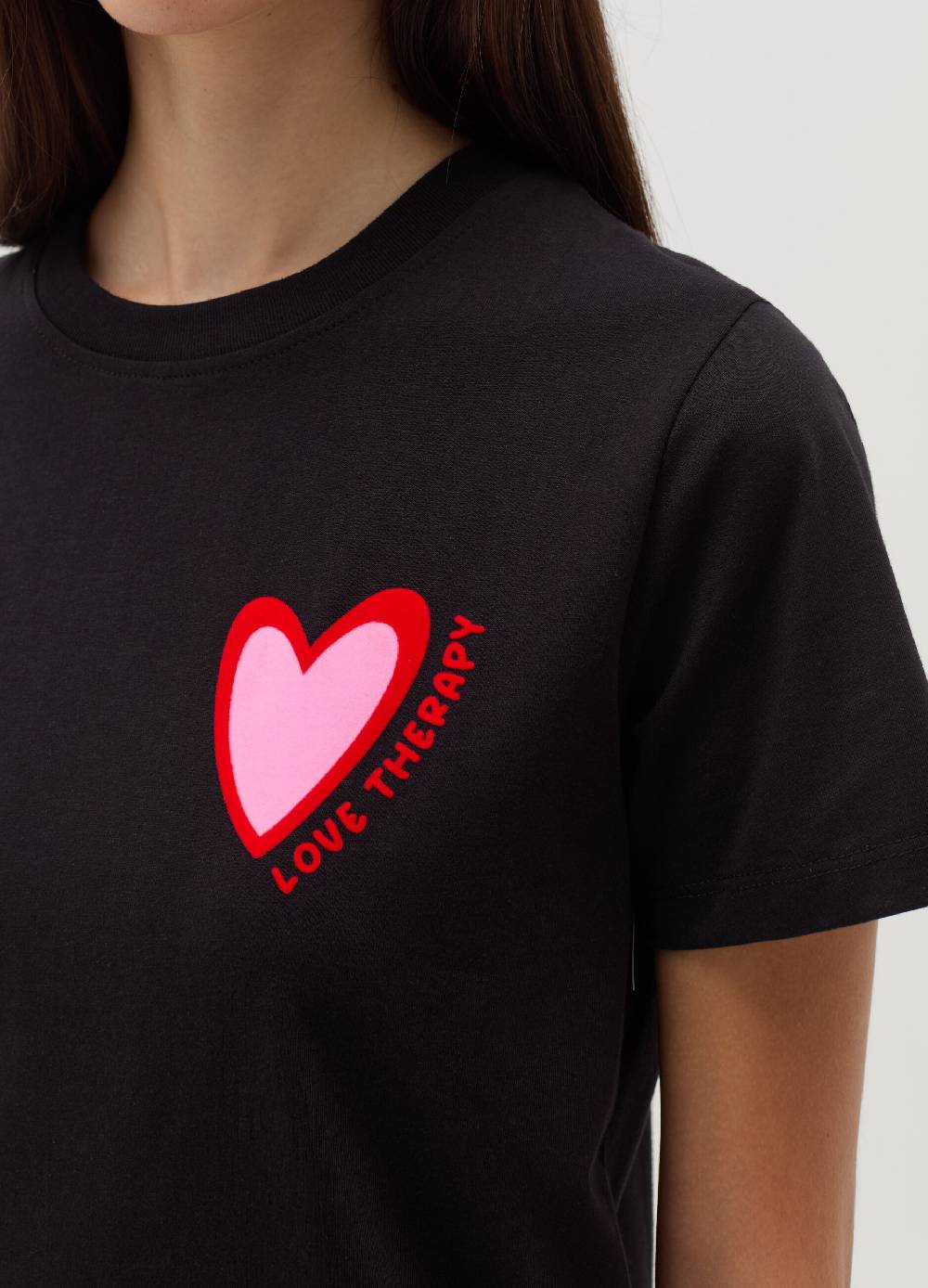 LOVE THERAPY T-shirt con stampa cuore Presa