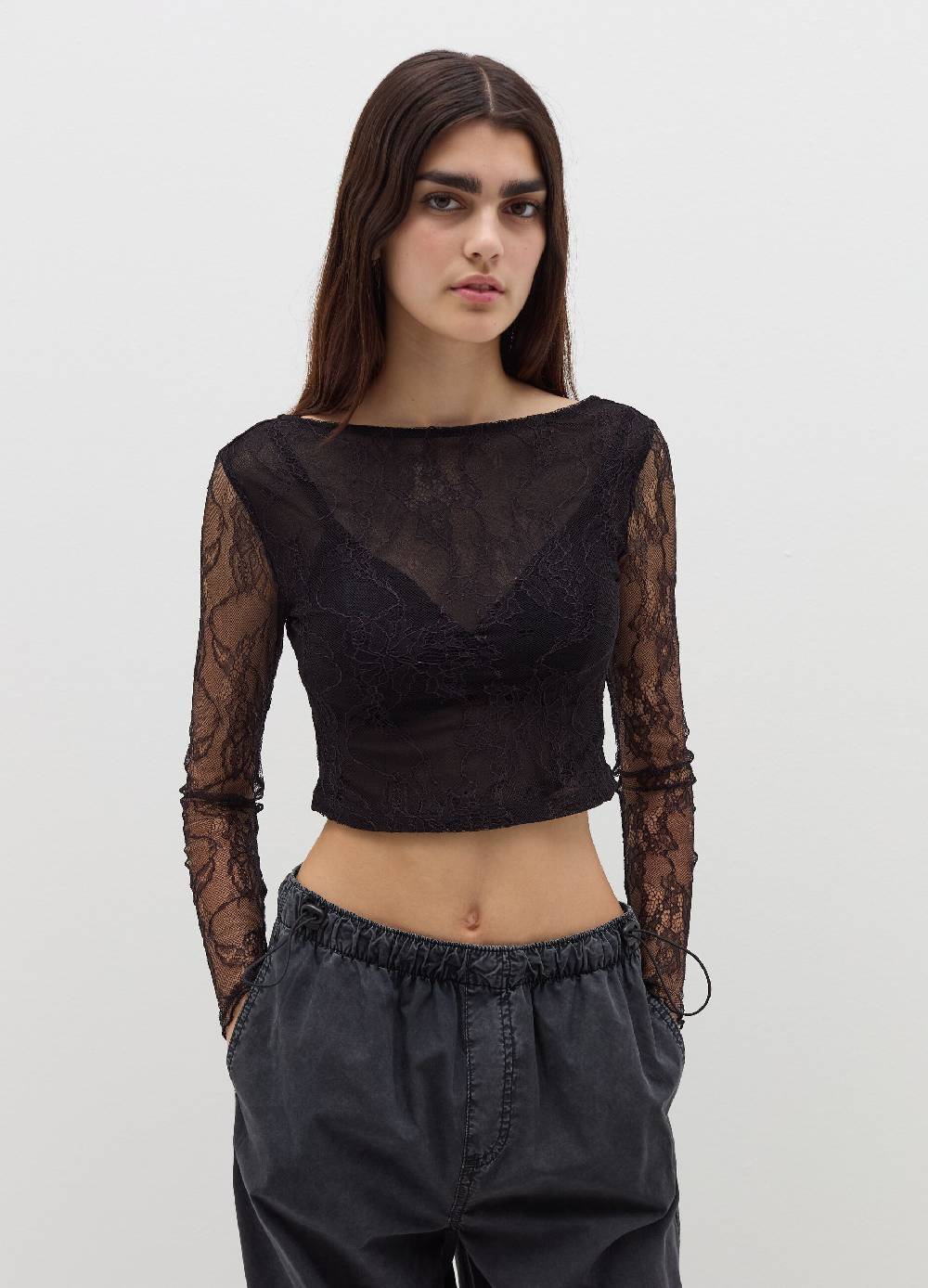 B. ANGEL T-shirt crop in pizzo con maniche lunghe Offerta