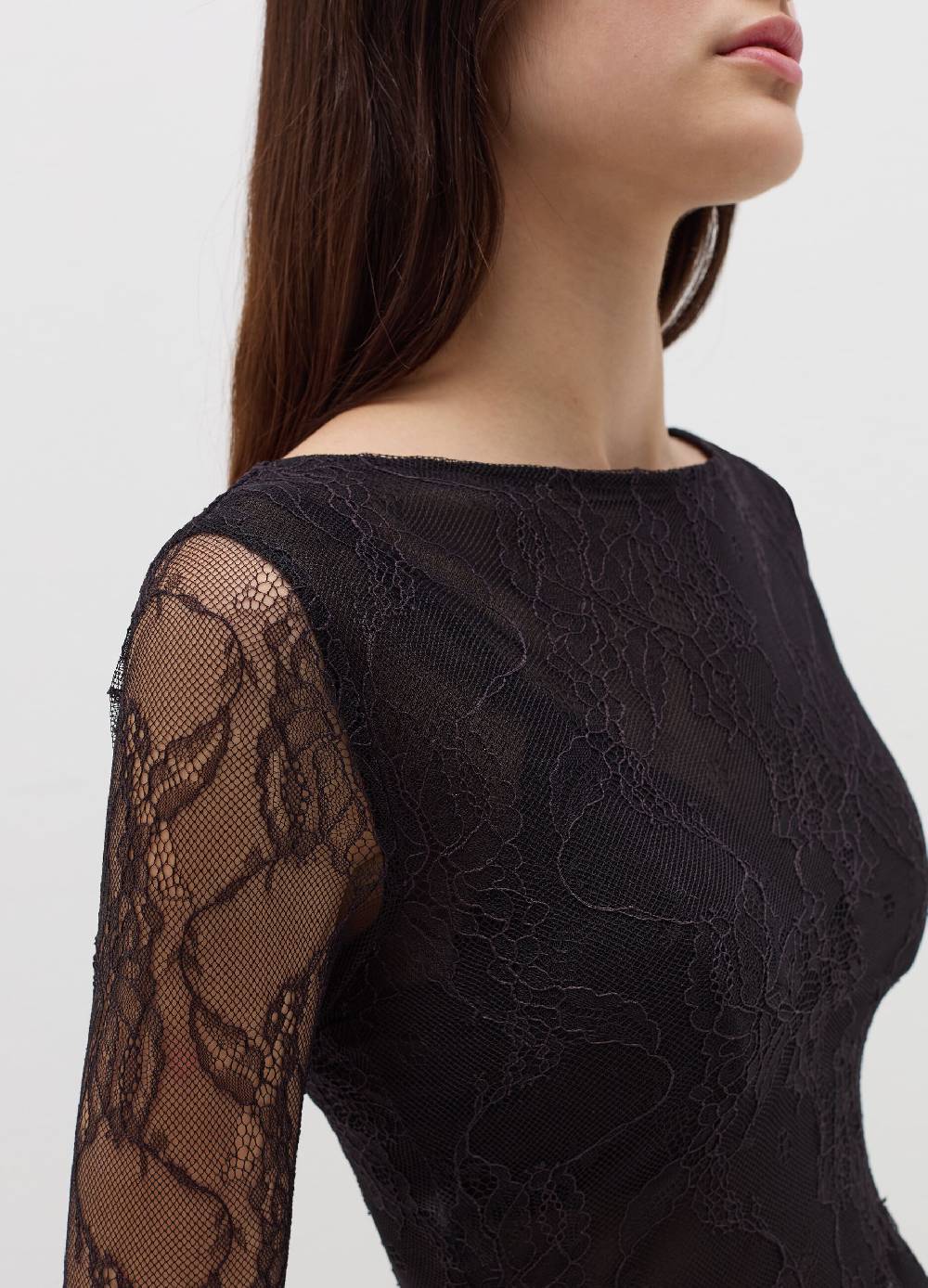B. ANGEL T-shirt crop in pizzo con maniche lunghe Offerta