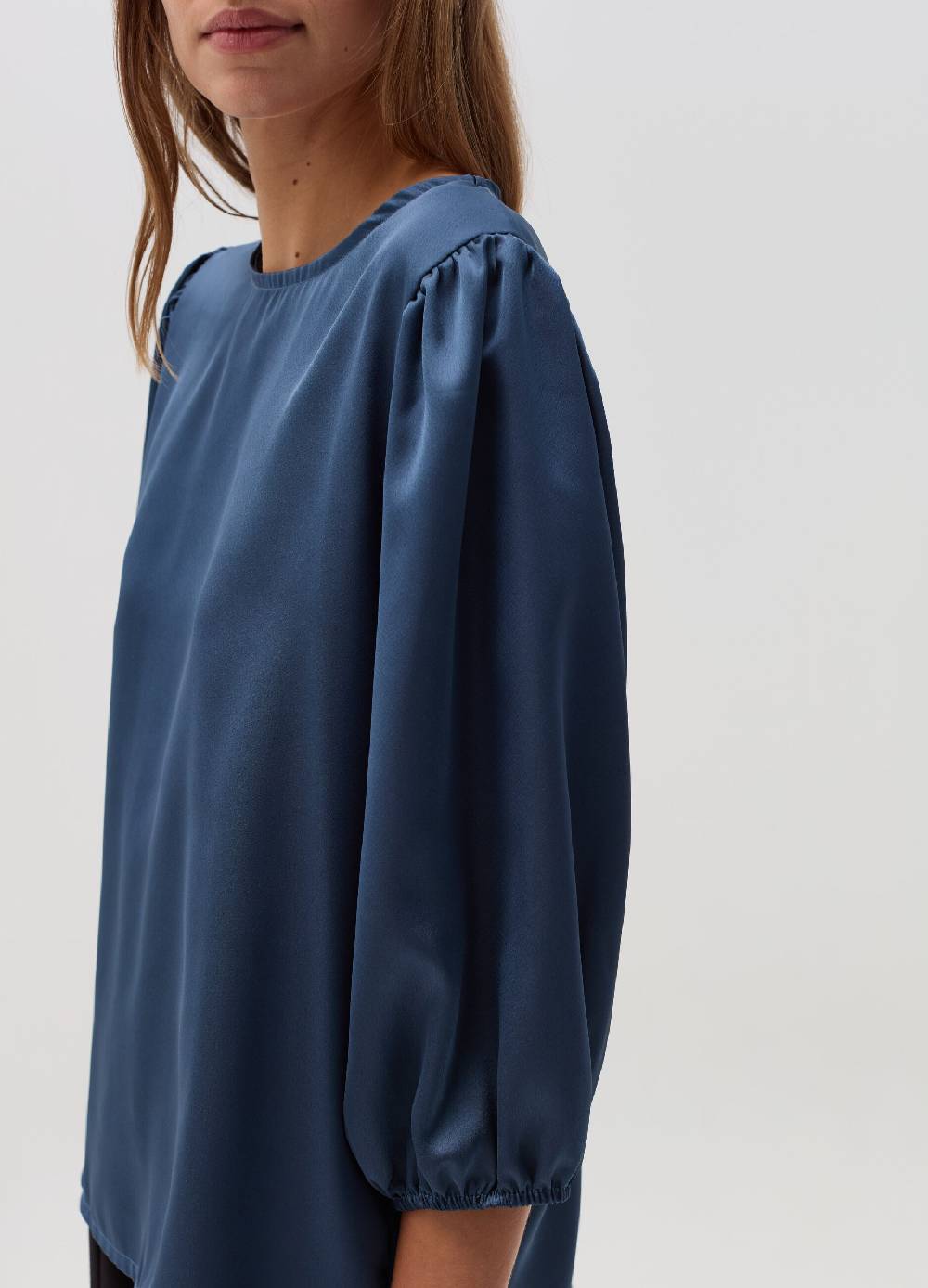 HYBRID Blusa in satin con maniche a sbuffo Spedizione Gratuita