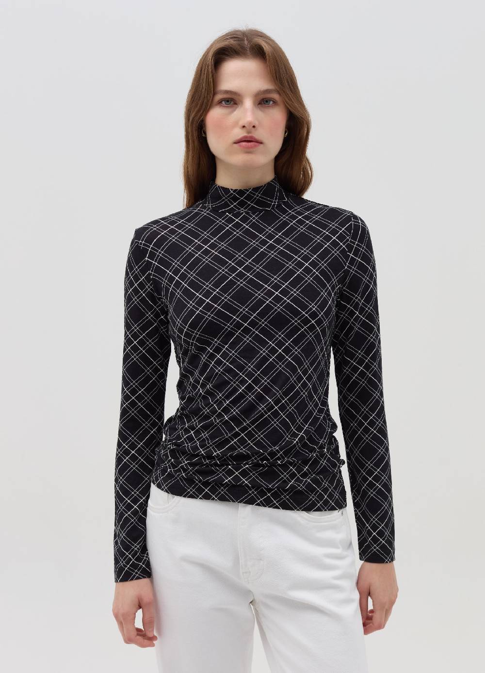 OVS T-shirt mock neck con fantasia check Italy