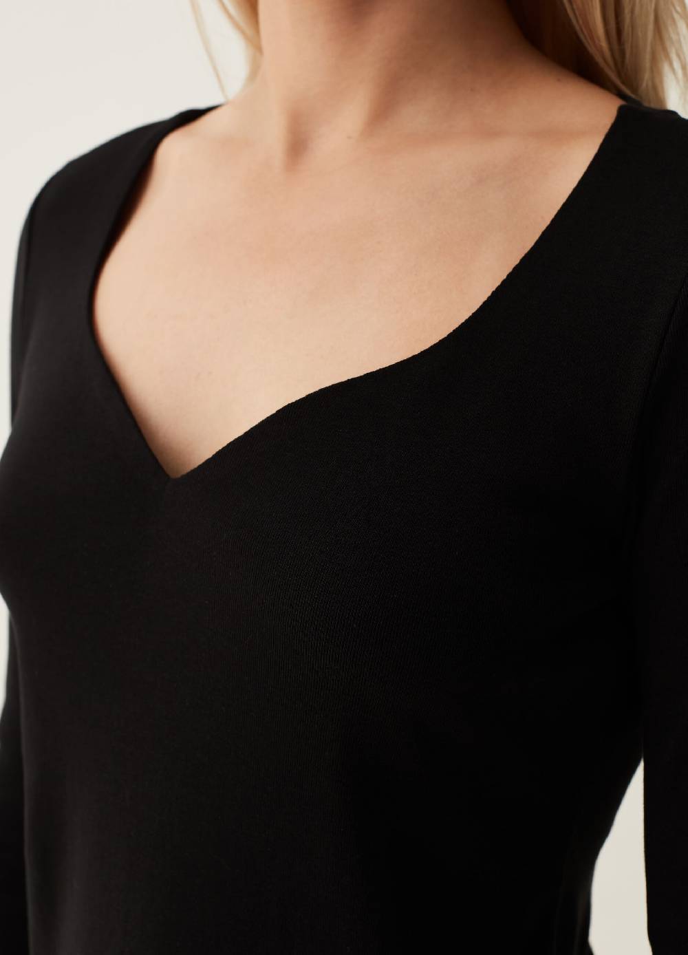 OVS T-shirt a maniche lunghe con scollo a cuore Hotsell