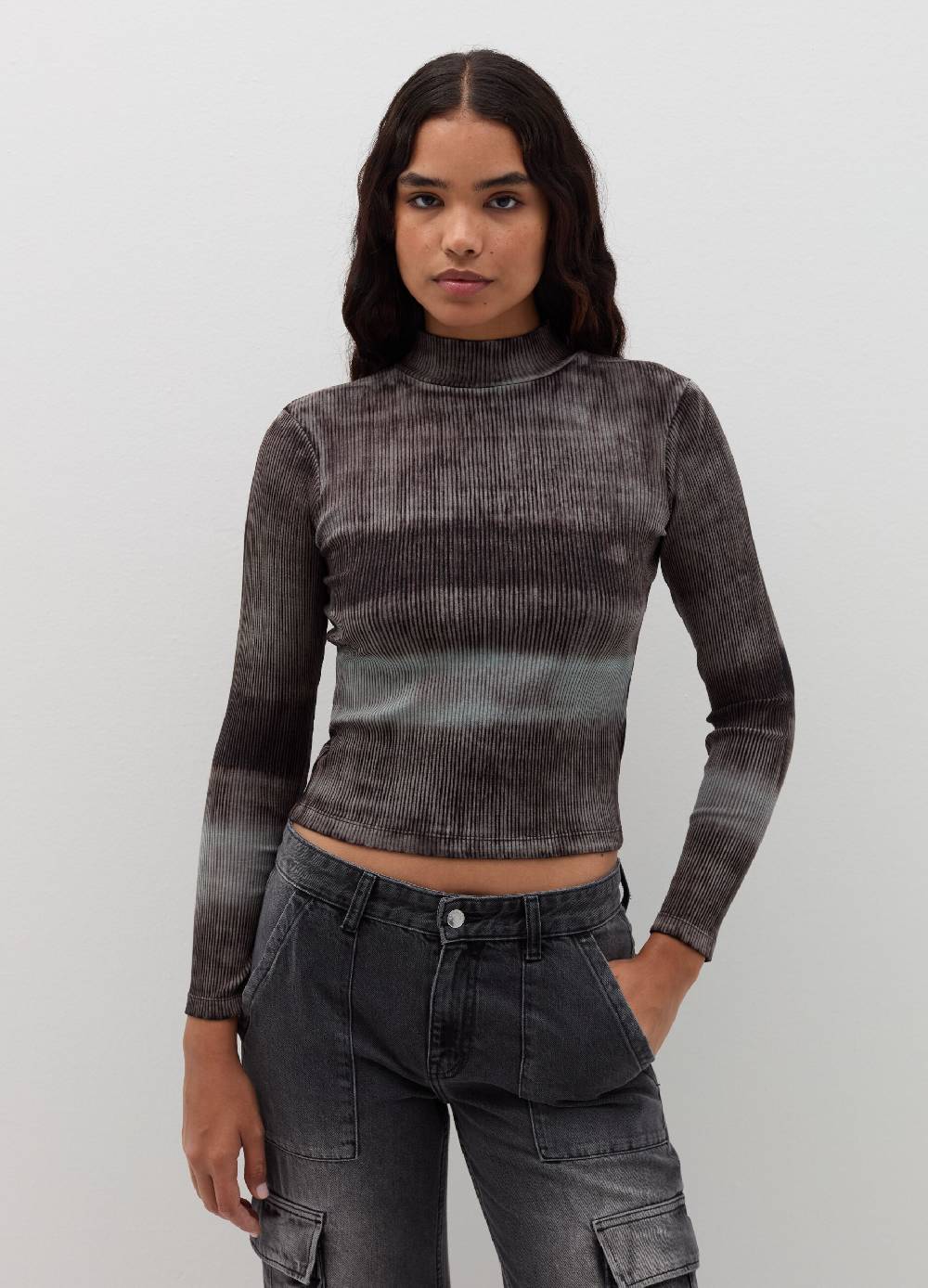 B. ANGEL T-shirt a costine degrade con collo alto 2025