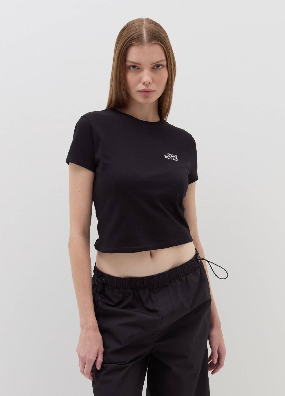 B. ANGEL T-shirt crop con ricamo lettering Sottocosto