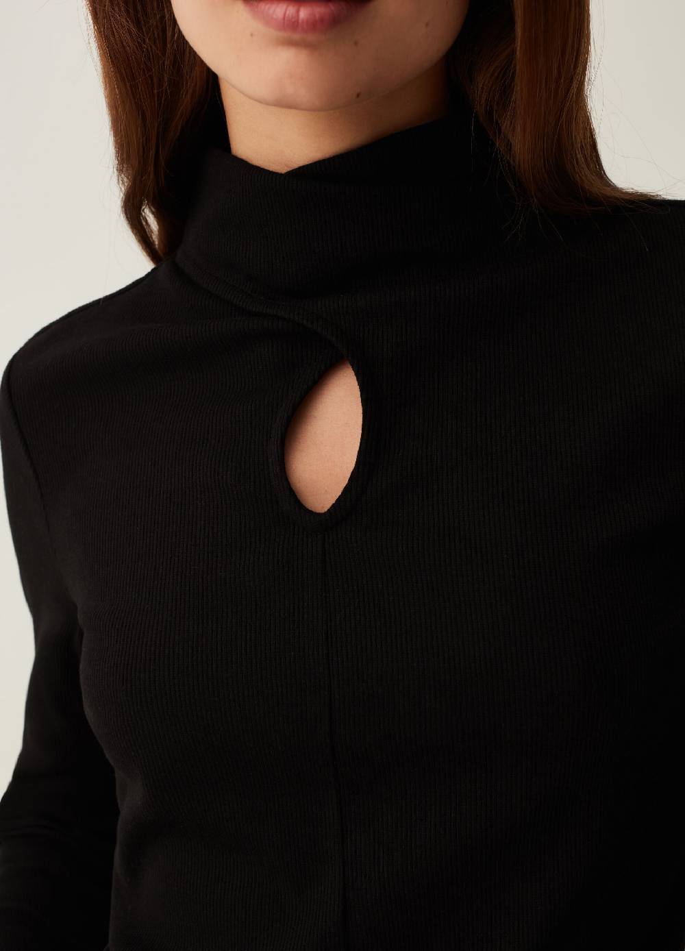 OVS T-shirt mock neck con dettaglio cut out Prezzo Ridotto