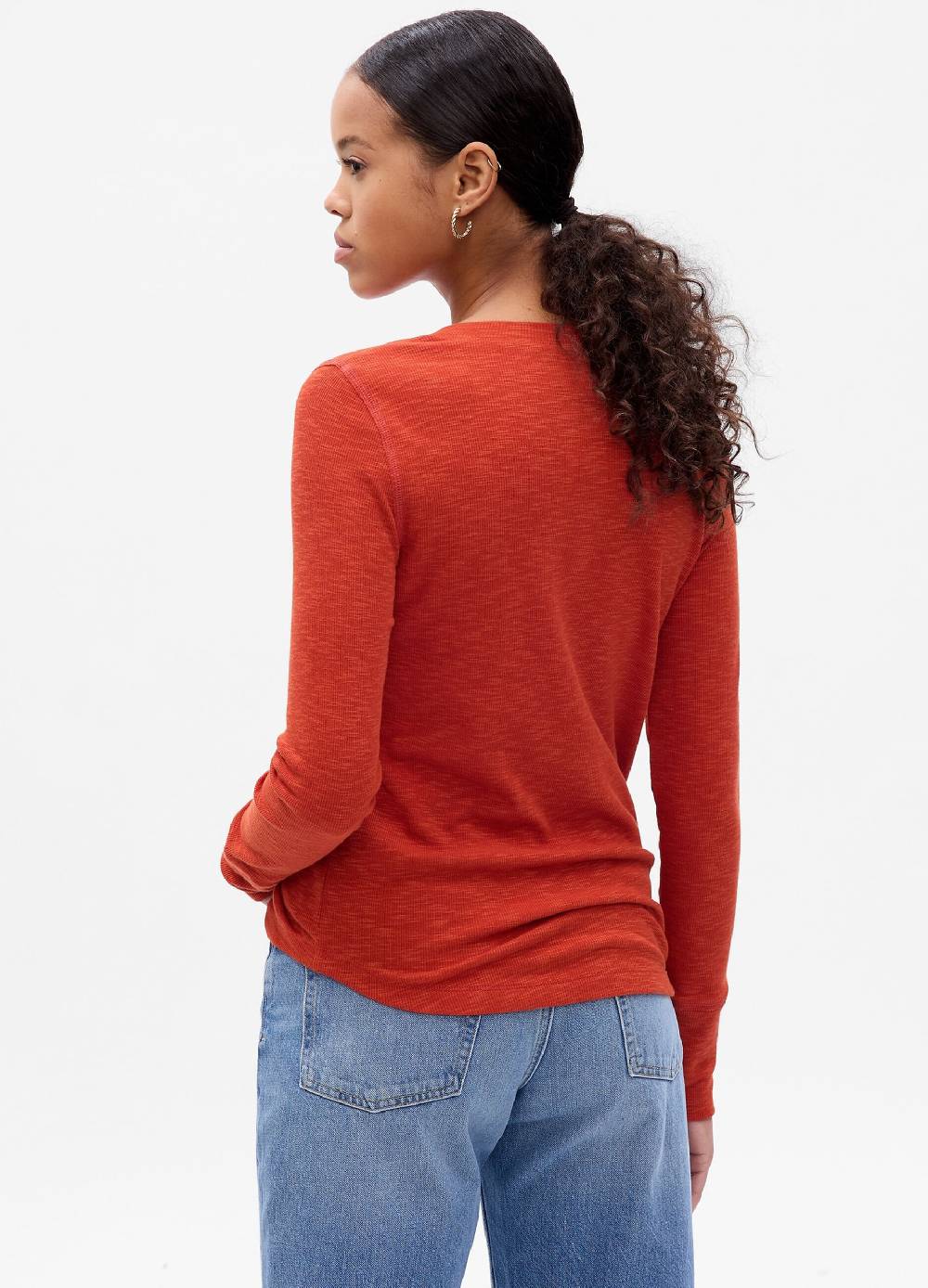 GAP T-shirt a costine sottili scollo serafino 2025