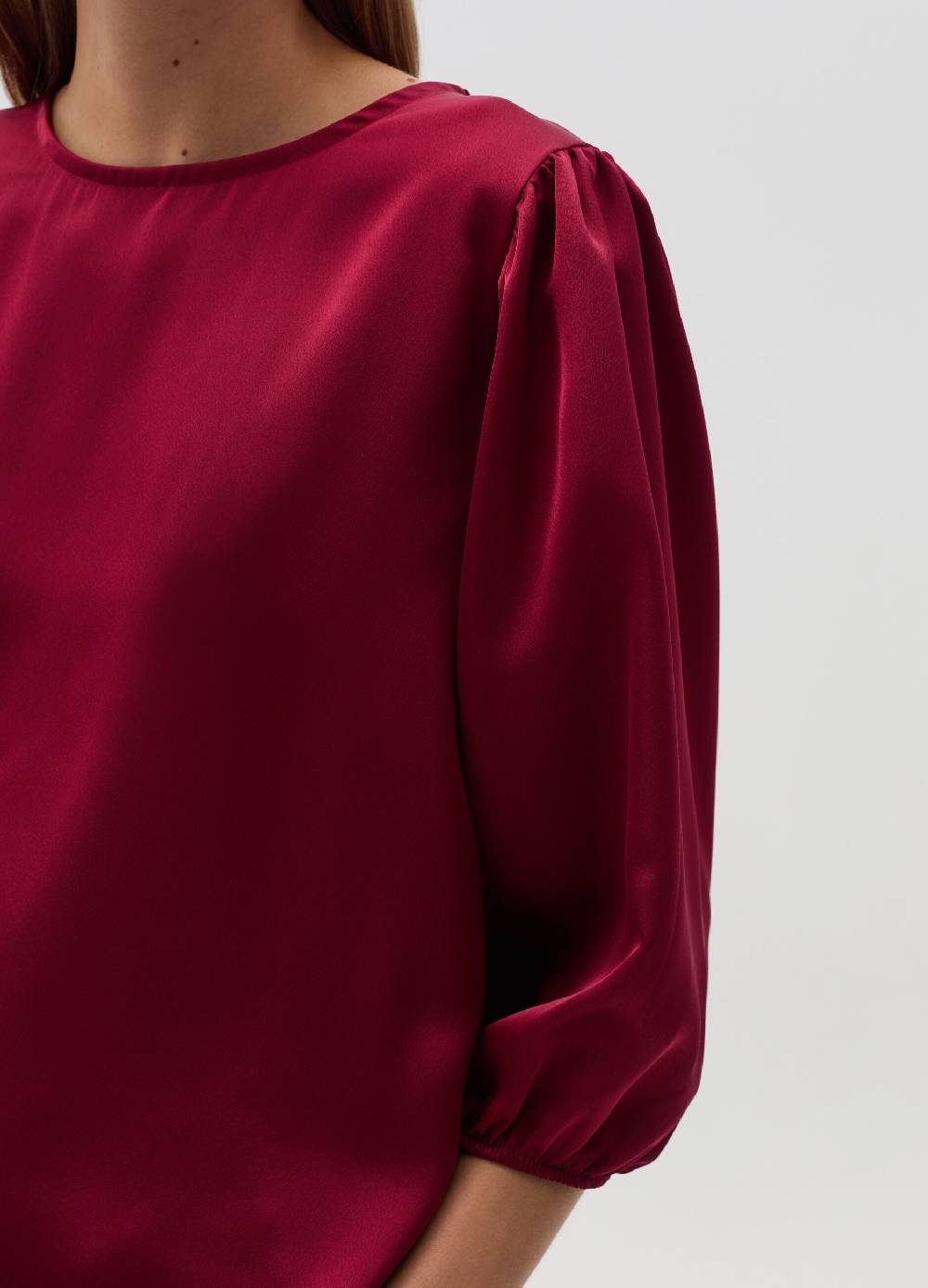 HYBRID Blusa in satin con maniche a sbuffo Italy