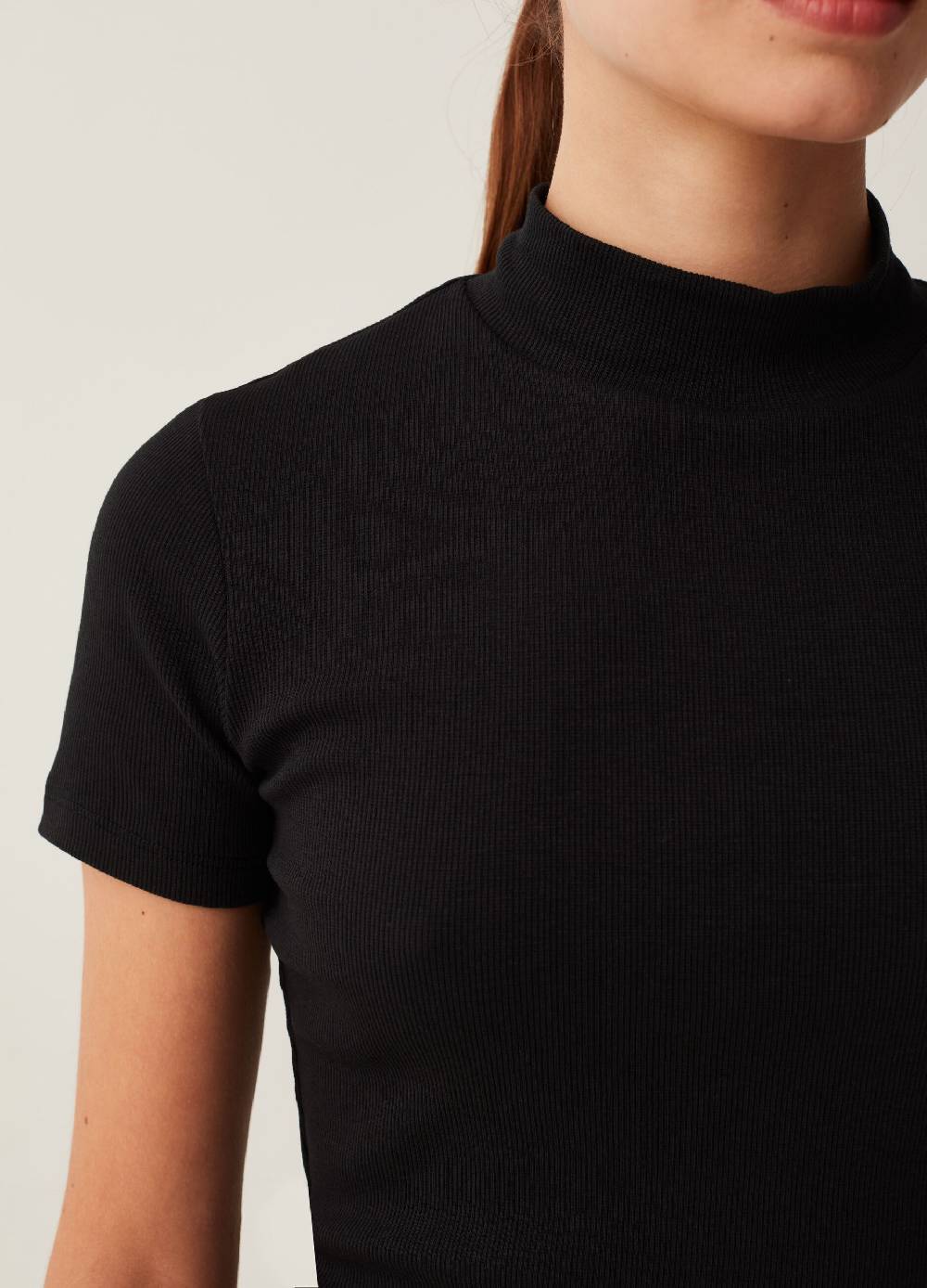 B. ANGEL T-shirt a costine sottili mock neck Novità