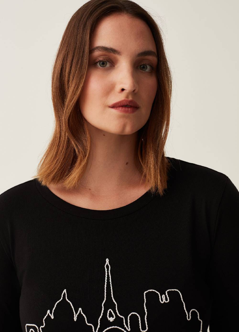 MYA T-shirt con ricamo skyline Curvy Sconto
