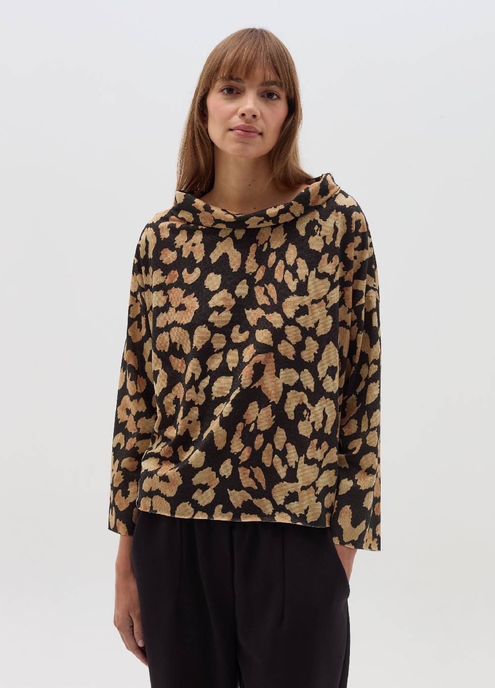 HYBRID Blusa animalier con scollo ad anello In Vendita