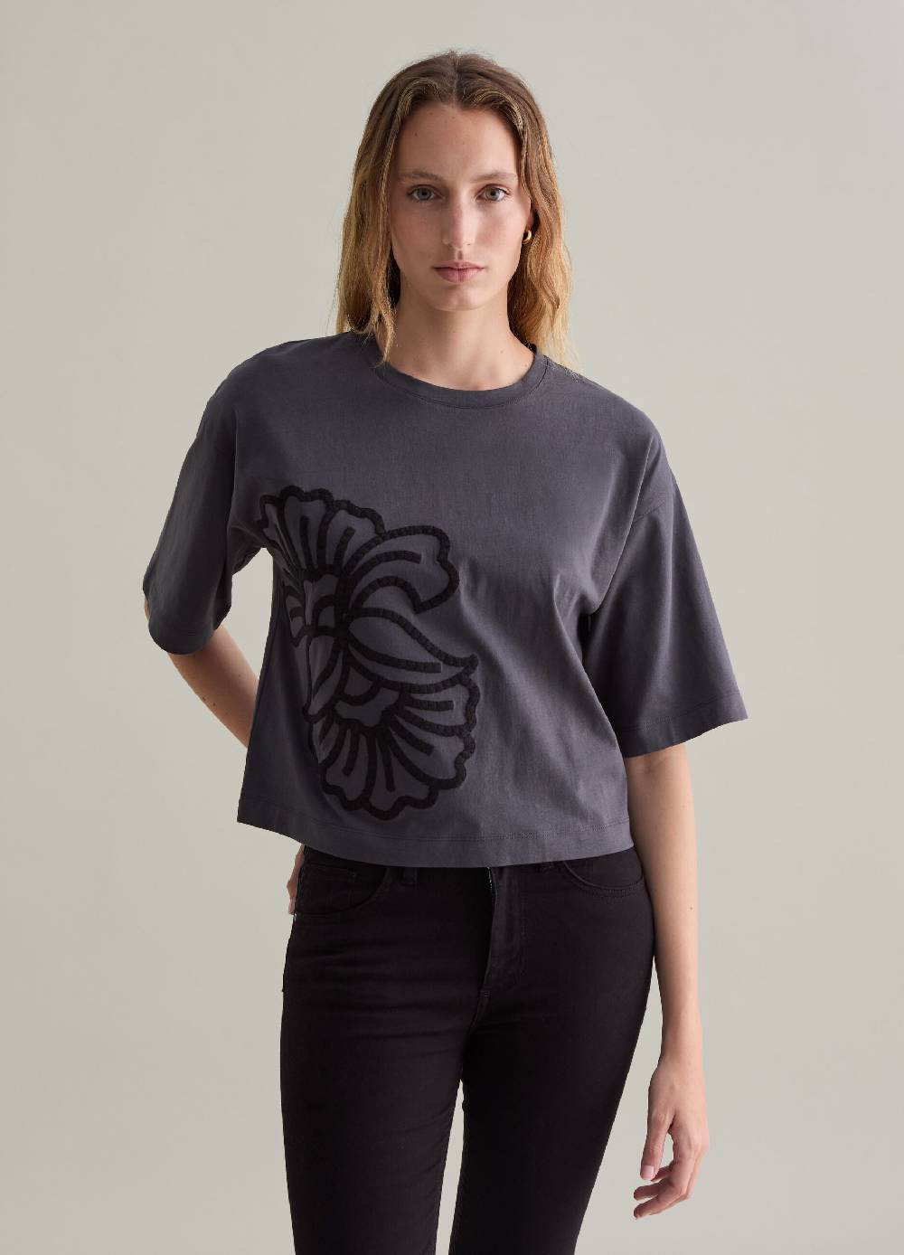PIOMBO T-shirt over con ricamo floreale Fino al 50% di sconto