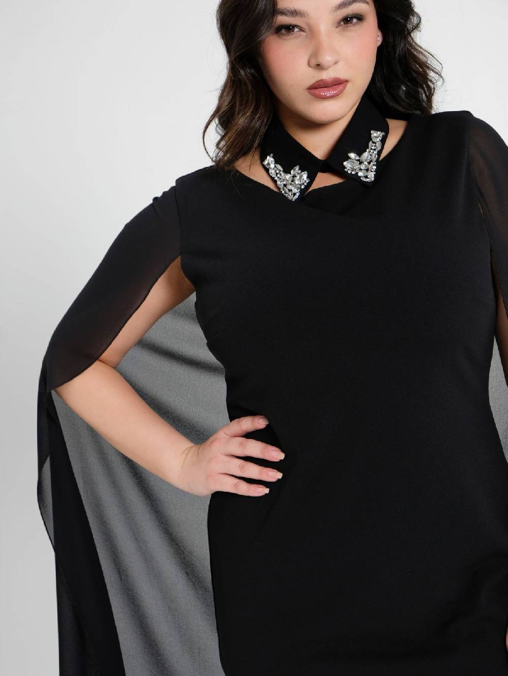 Rinascimento Tubino Curvy con Mantella e Colletto Vendite Flash