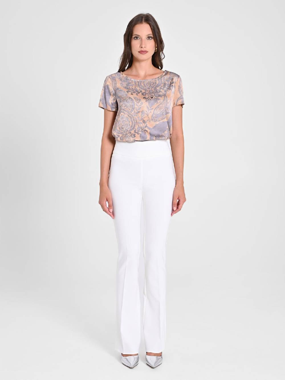 Rinascimento Pantaloni Flared in Tessuto Tecnico Bianco Sottocosto