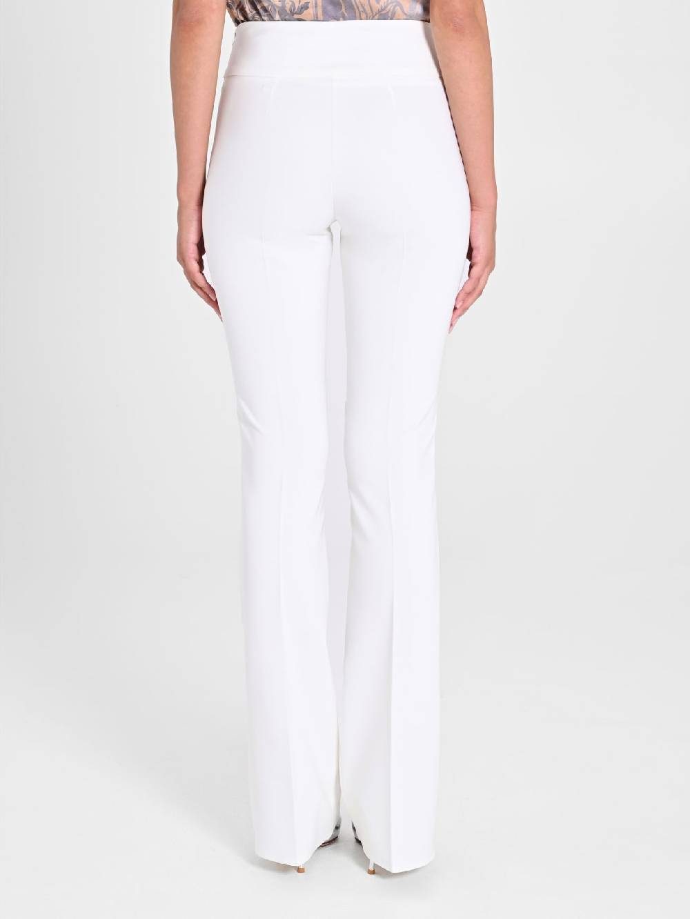 Rinascimento Pantaloni Flared in Tessuto Tecnico Bianco Sottocosto