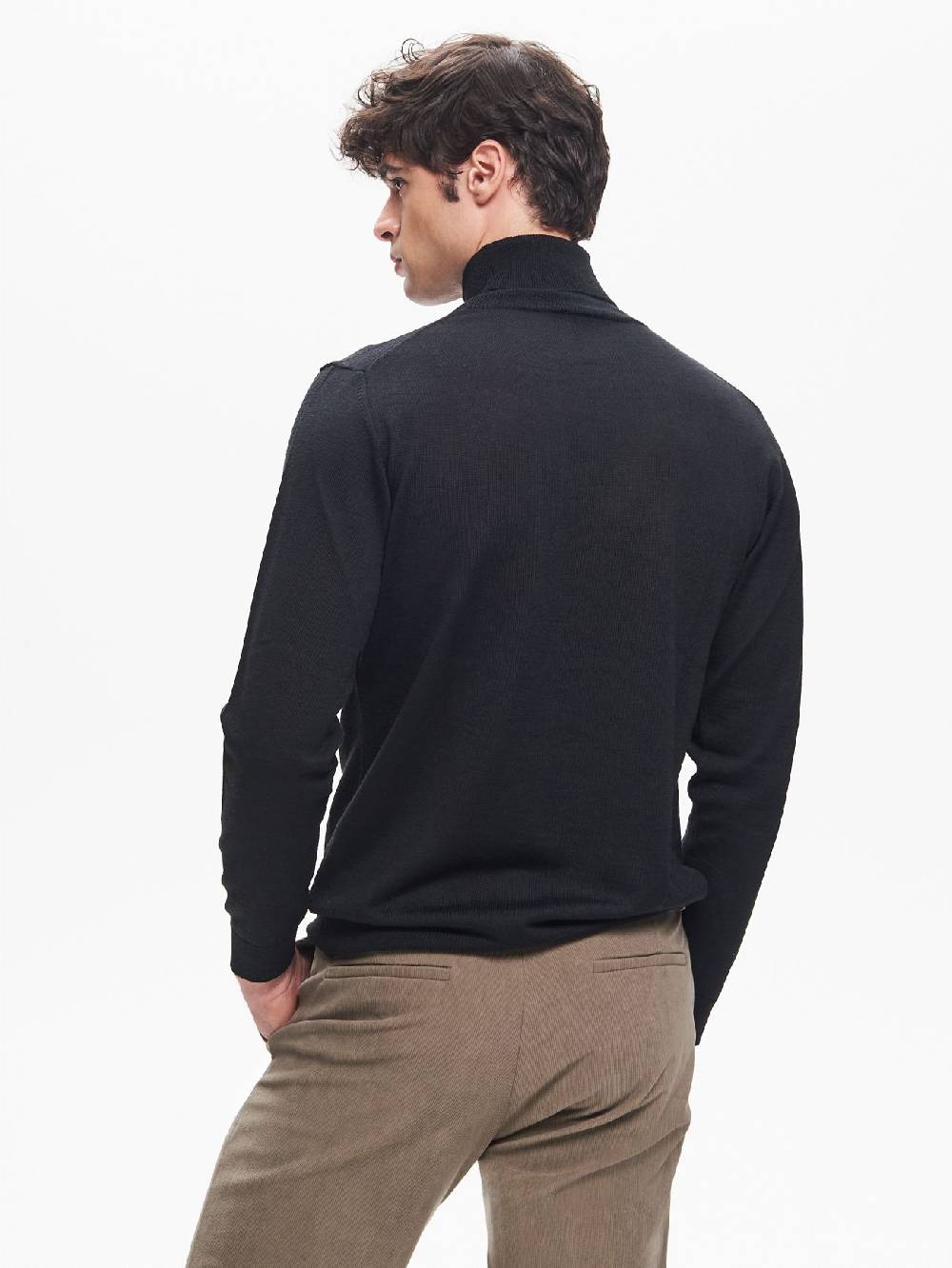 Rinascimento Maglia Dolcevita Uomo Basic Nero QB24 Vendita