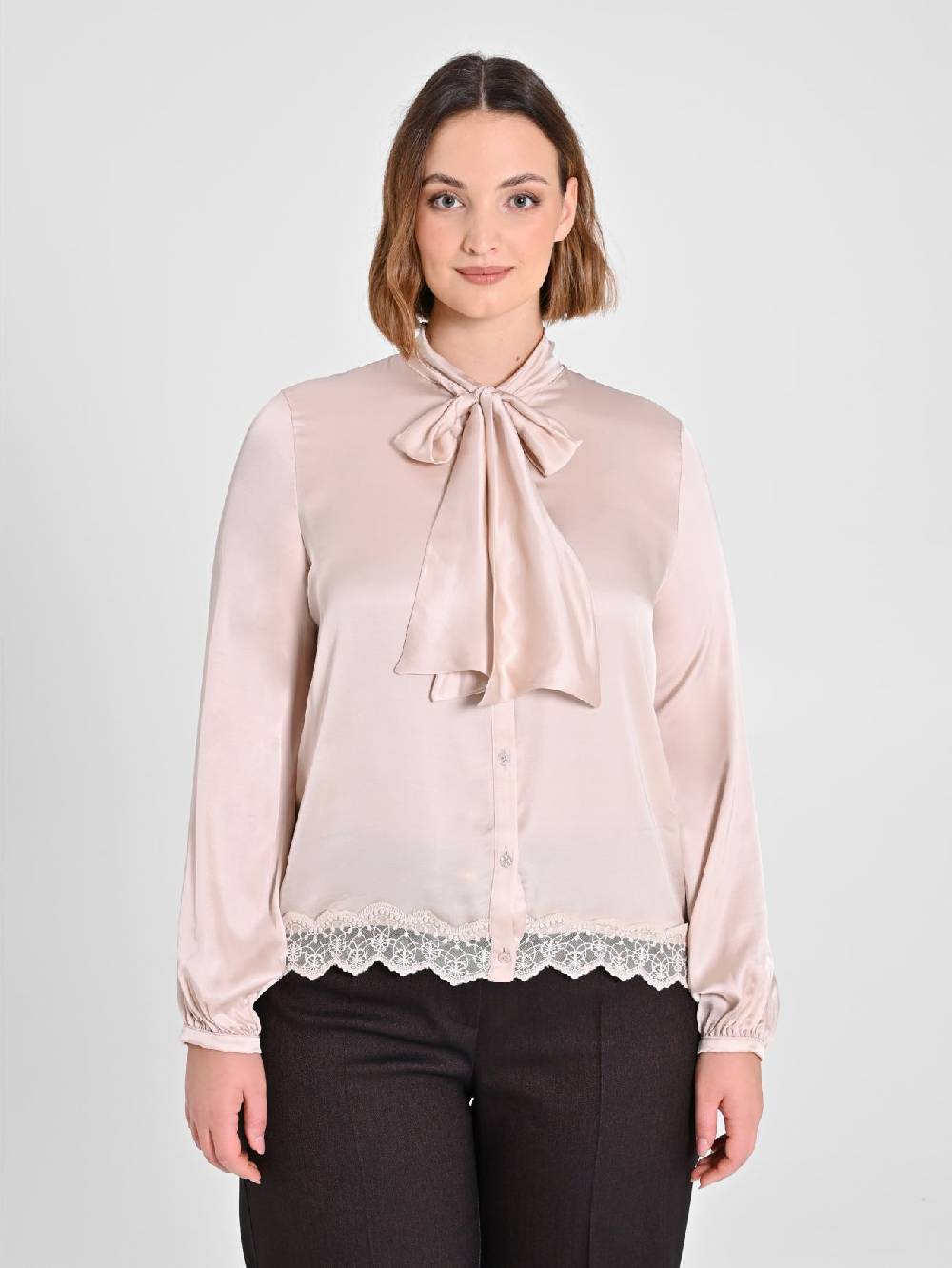 Rinascimento Camicia Curvy Bianca con Fiocco Promozione