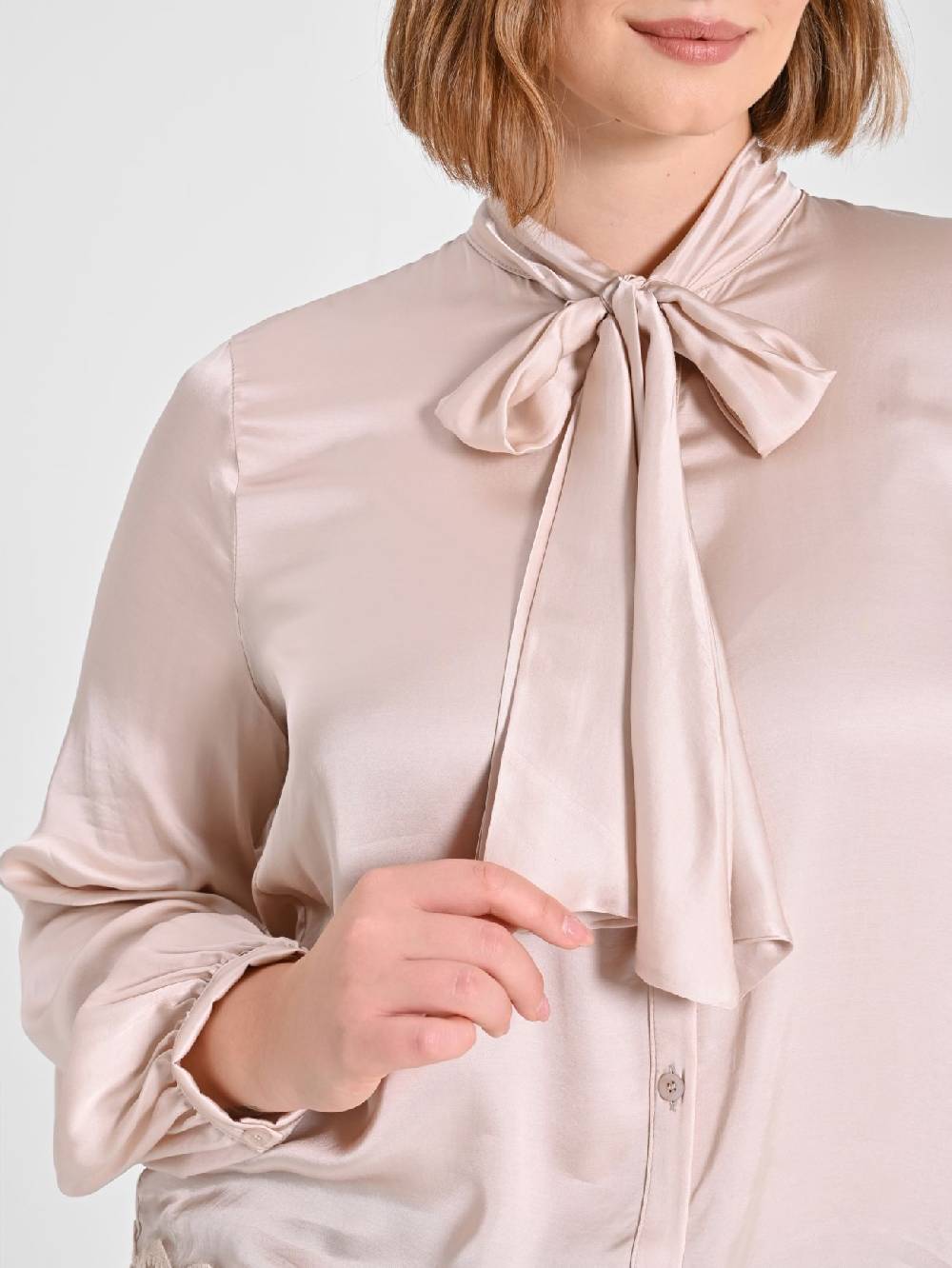 Rinascimento Camicia Curvy Bianca con Fiocco Promozione