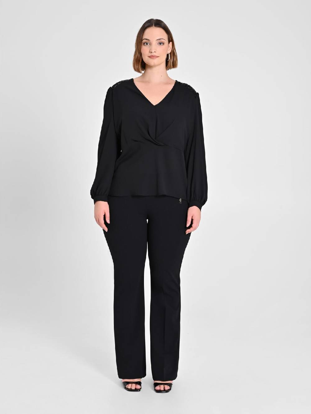 Rinascimento Blusa curvy con dettaglio paillettes Latest fashion