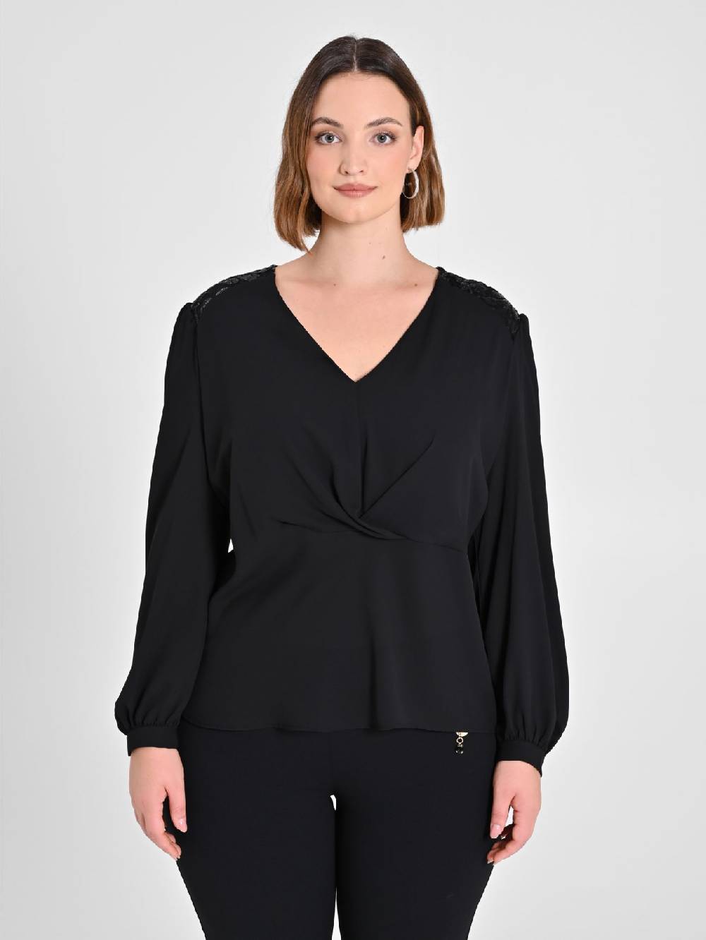 Rinascimento Blusa curvy con dettaglio paillettes Latest fashion