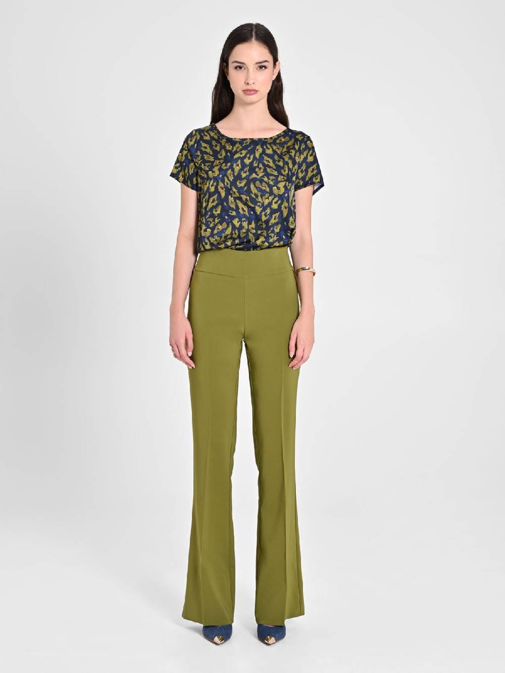 Rinascimento Pantaloni Flared in Tessuto Tecnico Verde Muschio Discount Store per i nuovi prodotti