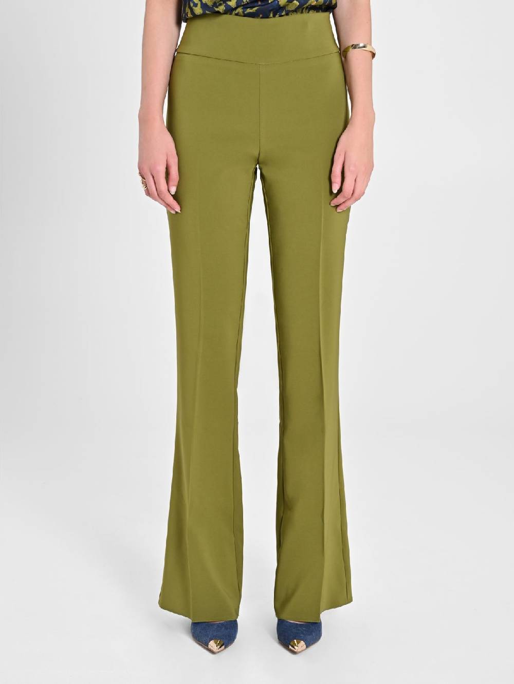 Rinascimento Pantaloni Flared in Tessuto Tecnico Verde Muschio Discount Store per i nuovi prodotti