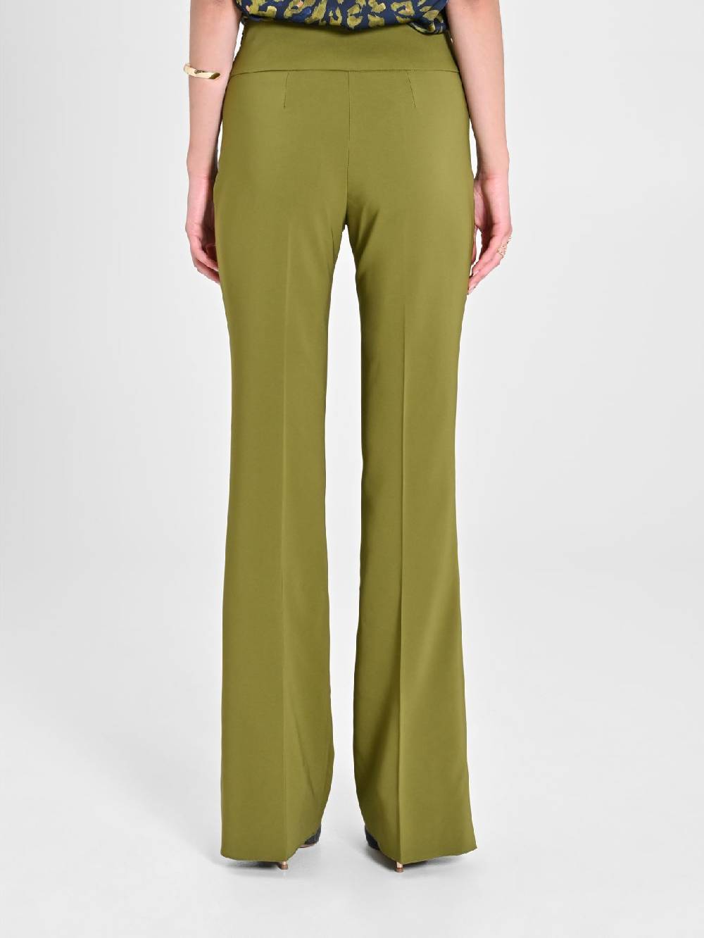 Rinascimento Pantaloni Flared in Tessuto Tecnico Verde Muschio Discount Store per i nuovi prodotti