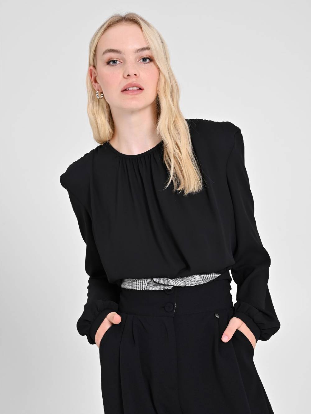 Rinascimento Blusa in Georgette Nera Enormi sconti