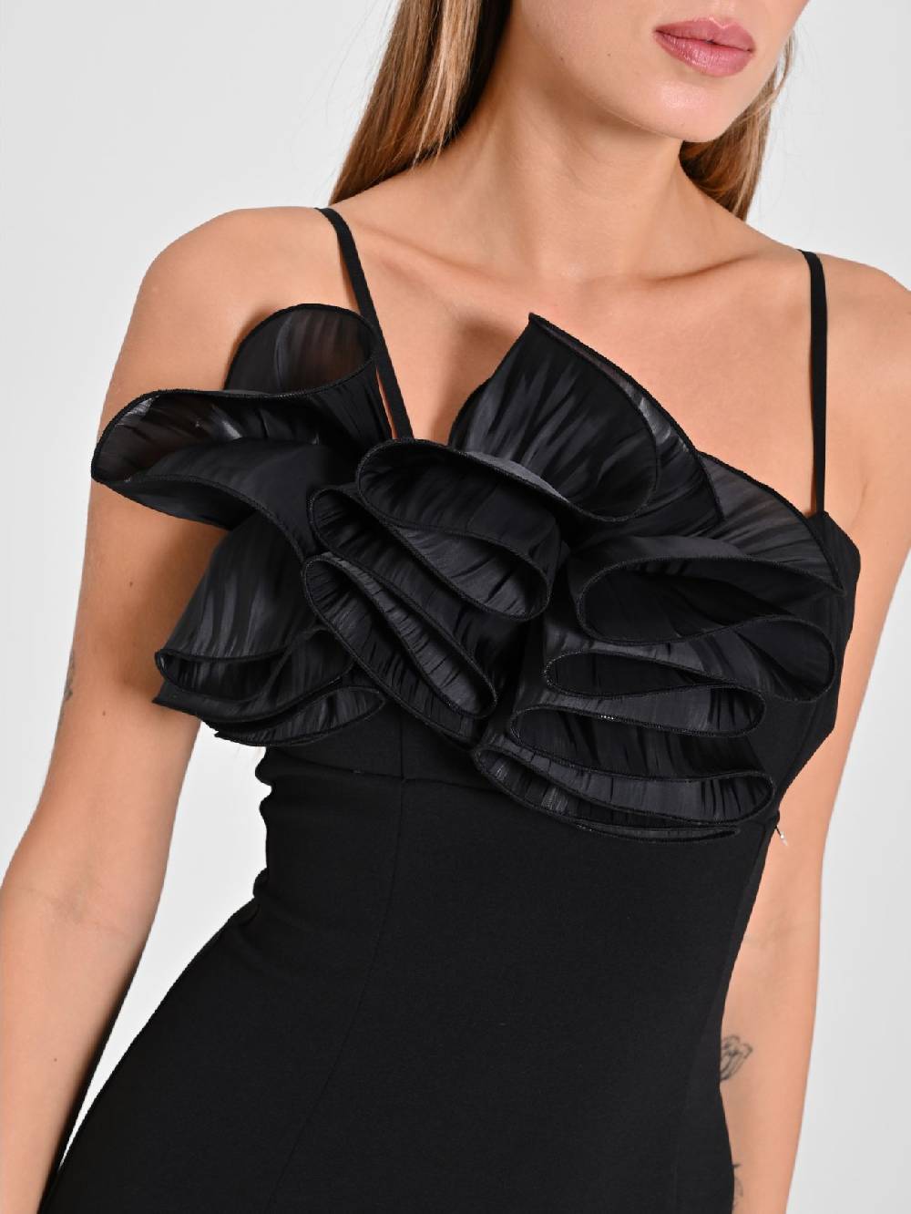 Rinascimento Tubino Nero con Fiori in Organza 2025
