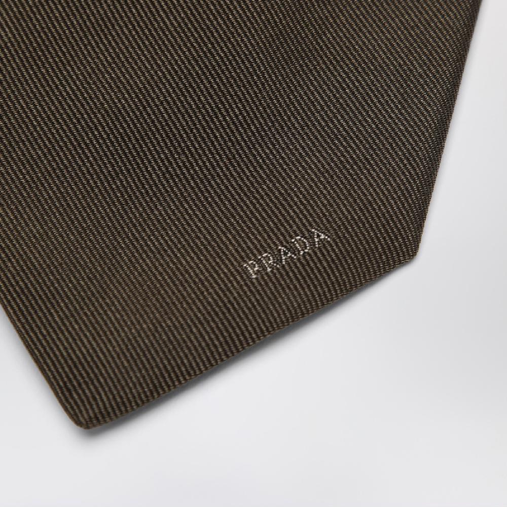 Prada Cravatta verde mimetica in seta con logo Online