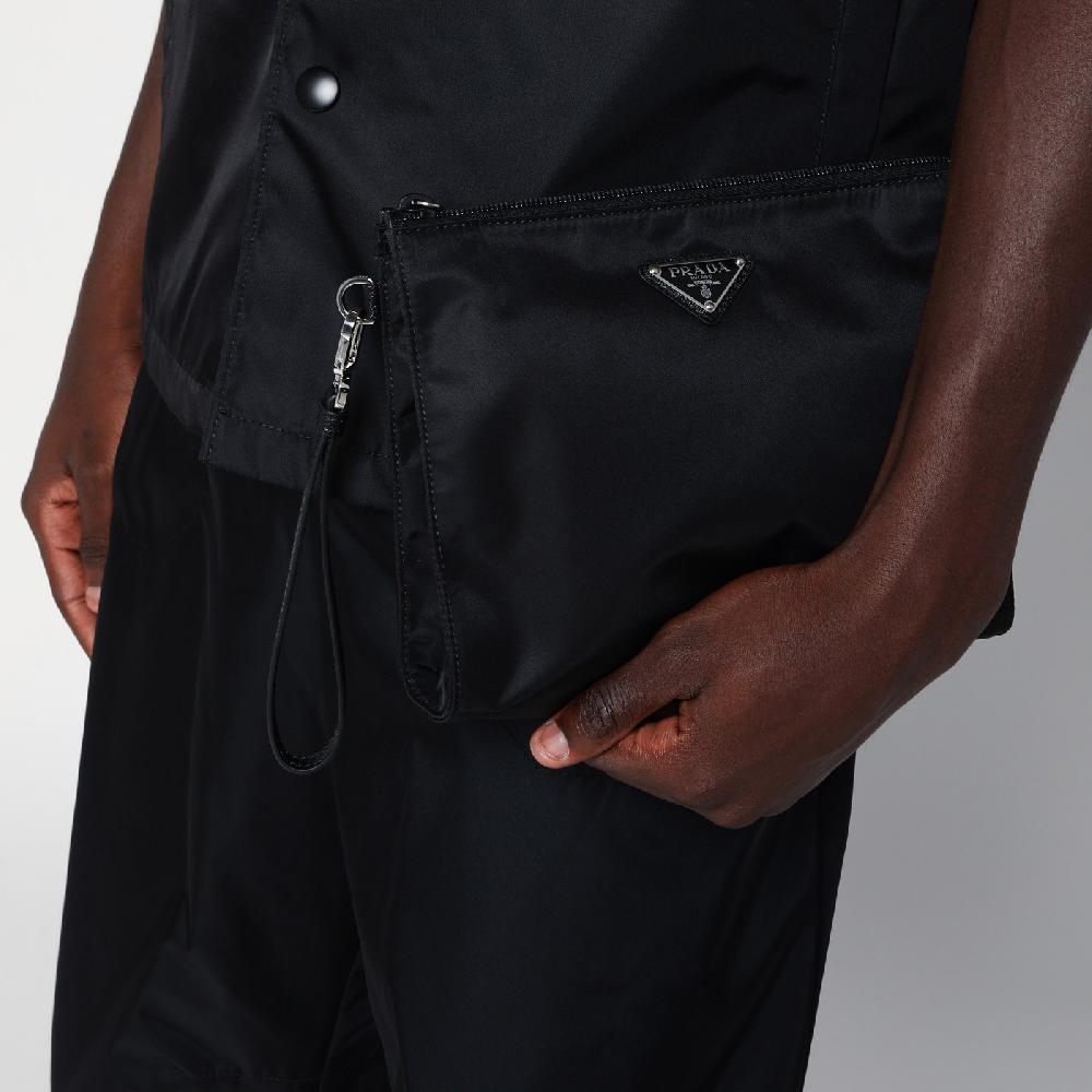 Prada Pouch nera in Re-Nylon Acquista Ora
