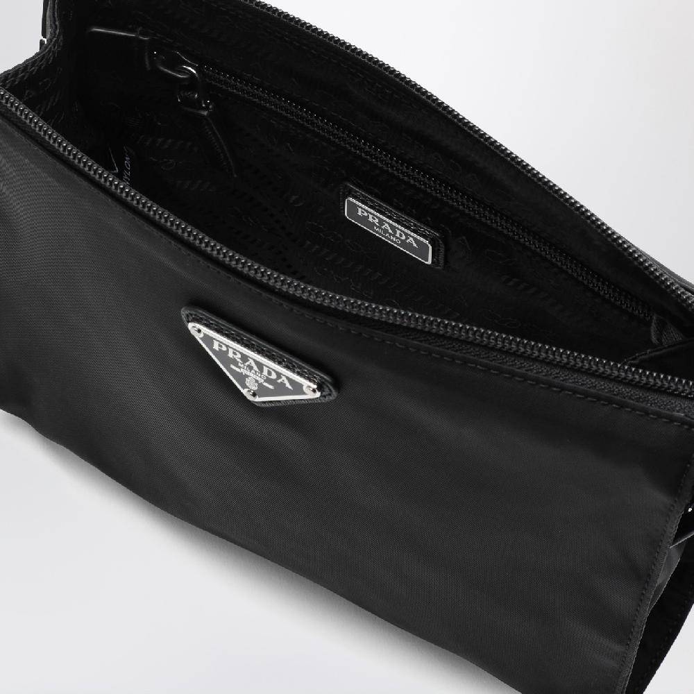 Prada Pouch nera in Re-Nylon Acquista Ora
