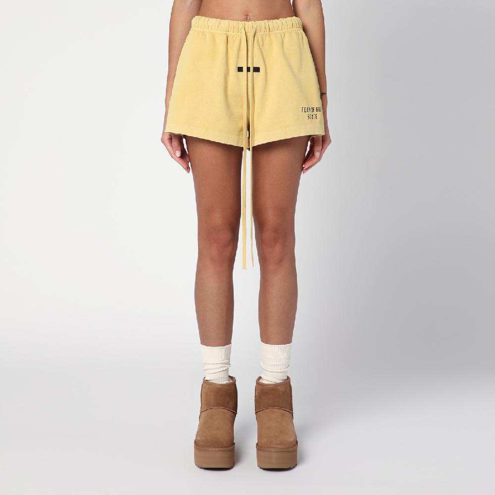 Fear of God Essentials Short color ambra con logo Saldi Di Fabbrica