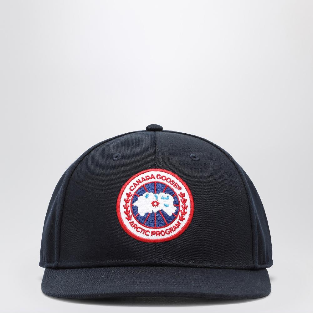 Canada Goose Cappello da baseball blu con patch In Vendita