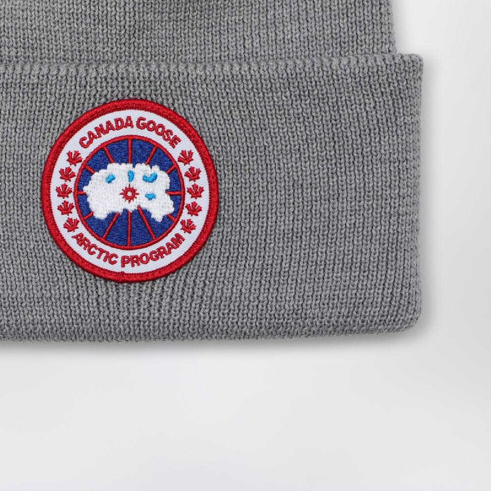 Canada Goose Cuffia grigia con patch logo Saldi Di Fabbrica