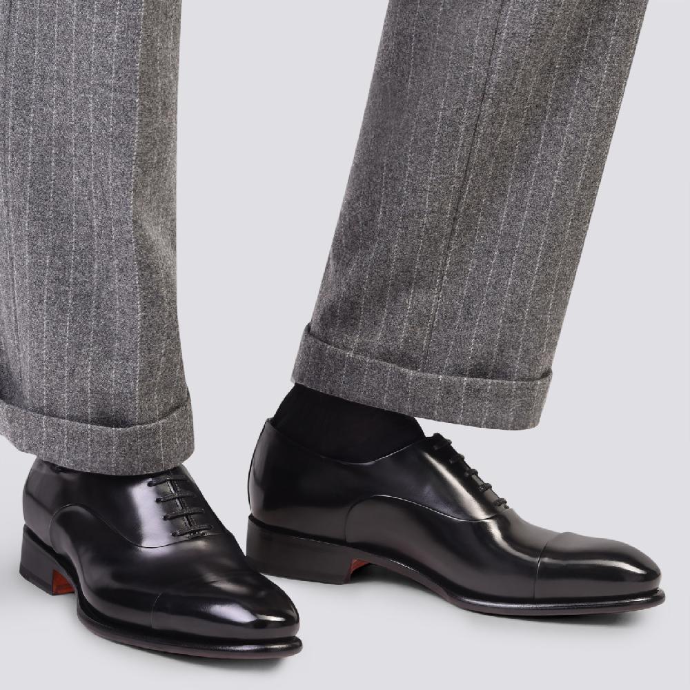 Santoni Stringata oxford da uomo in pelle anticata nera Consegna Veloce