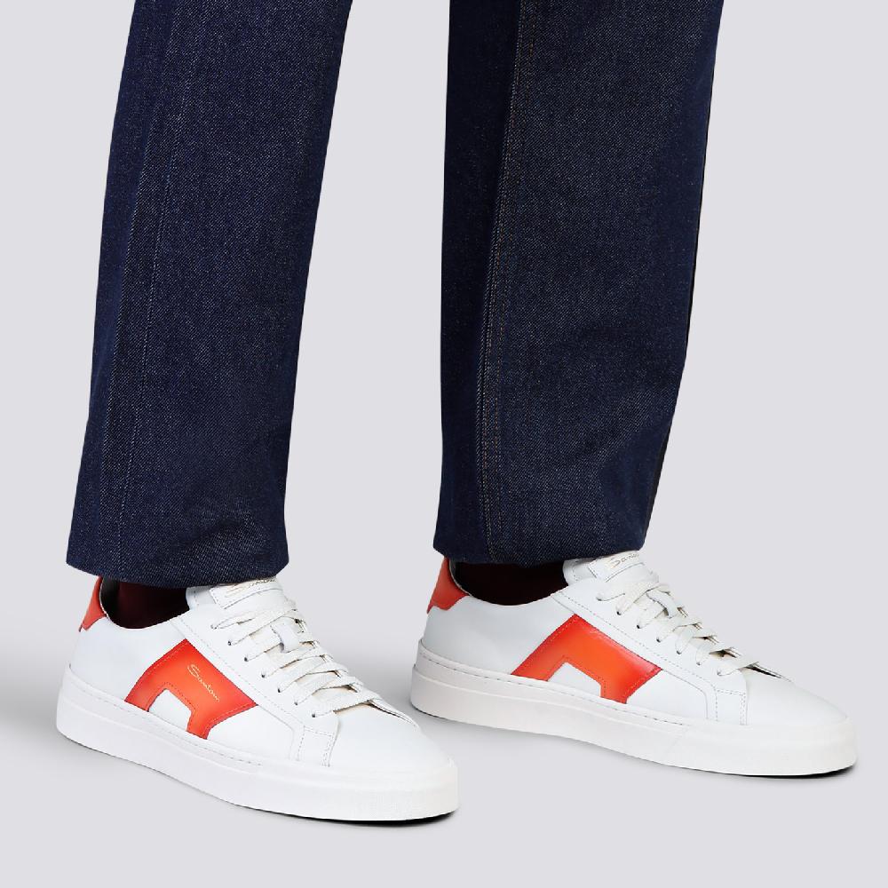 Santoni Double buckle sneaker da uomo in pelle bianca e arancione Spedizione Gratuita