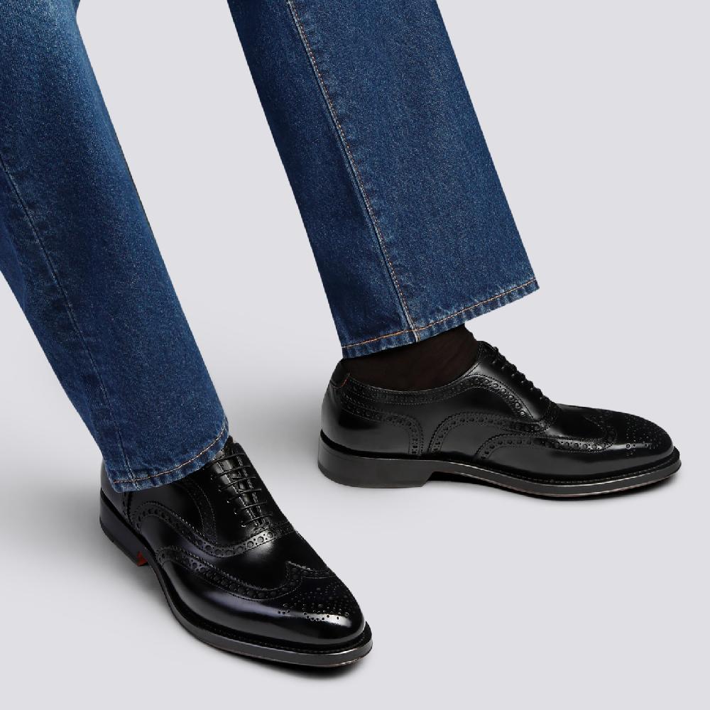 Santoni Stringata oxford brogue da uomo in pelle anticata nera Sottocosto